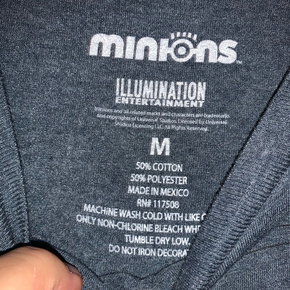 EUC Minions Graphic Tee Size M. - Picture 4 of 4